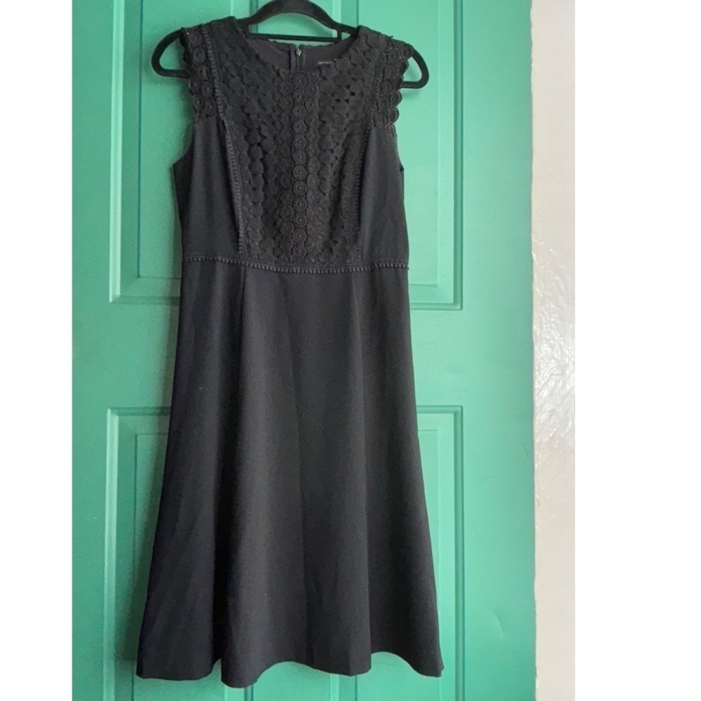 Ann Taylor size 6 stunning black dress